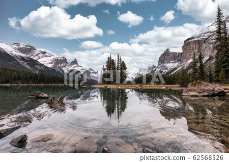 Spirit Island with Canadian Rockies in Maligne Spirit Island with Canadian Rockies in Maligne 62568526