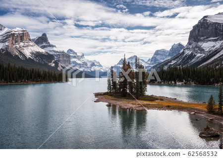 Spirit Island with Canadian Rockies in Maligne Spirit Island with Canadian Rockies in Maligne 62568532