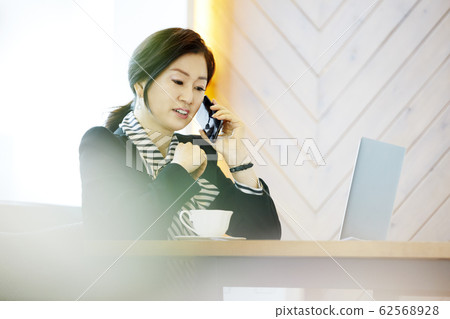 Business woman, business, CEO, President, representative, office, office, office, company 62568928