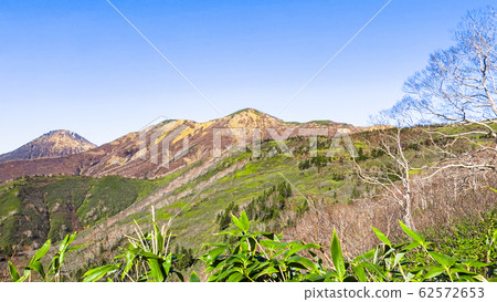 Autumn Hiuchiyama mountain climbing (view of Hiuchiyama and Yakeyama from mountain trail) 62572653
