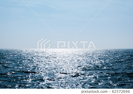 美麗的大海,閃耀著地平線 美麗的大海,閃耀著地平線 62572698