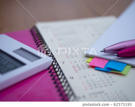 商業形象·日曆·文件·筆記本·女性 62573193