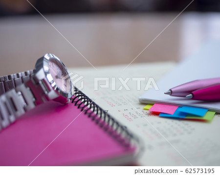 商業形象·日曆·文件·筆記本·女性 62573195