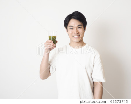 綠汁的男人 62573745