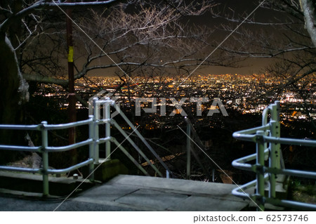 從兵庫縣寶塚市的伊丹市的夜景 62573746