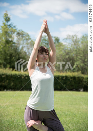 瑜伽姿勢 瑜伽姿勢 62574446