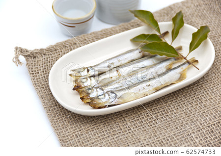 Sake and appetizer image 62574733