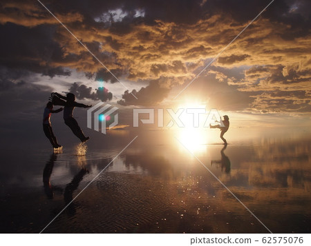 Uyuni salt lake   62575076