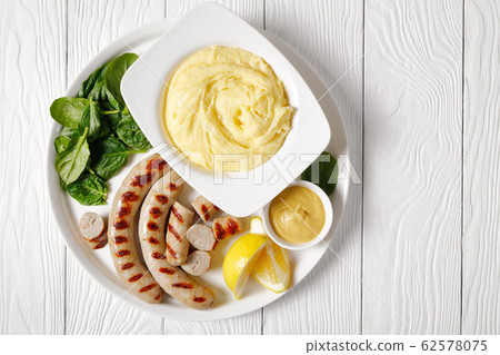 Cheesy whipped potato aligot with pork sausages Cheesy whipped potato aligot with pork sausages 62578075