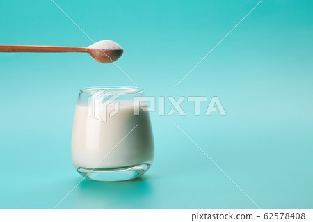 Coconut or almond milk Coconut or almond milk 62578408
