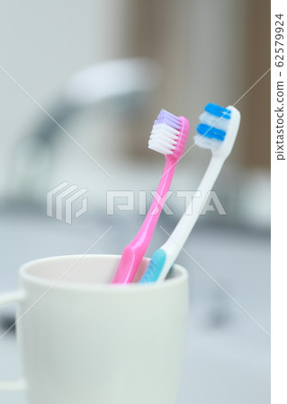 Toothbrush (Dental care Oral care Caries prevention Copy space up Macro Lifestyle) 62579924