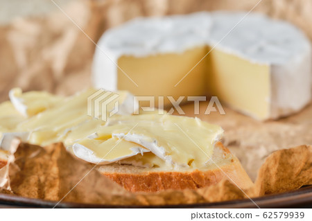 Macro photo with shallow depth of field of brie Macro photo with shallow depth of field of brie 62579939