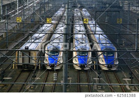 Hokuriku Shinkansen waiting for scrapped car due to typhoon, E7 series 62581388