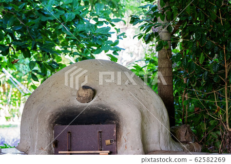 Homemade Wood-Fired Pizza Outdoor Oven Homemade Wood-Fired Pizza Outdoor Oven 62582269