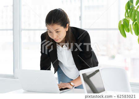 Women Global Business 62583021