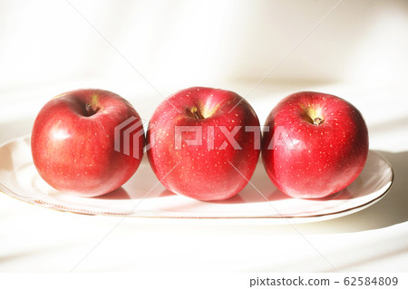 The taste of winter: San Fuji of apples 62584809