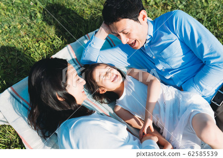 Family outing 62585539