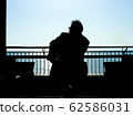 A man watching the sea 62586031
