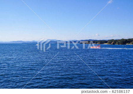 Ago Bay fishing boat and Ago Bay liner Ago Bay fishing boat and Ago Bay liner 62586137