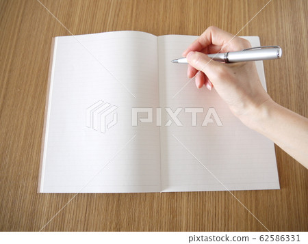 Hand with a pen 62586331