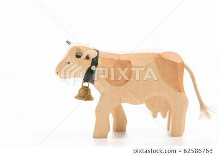 Wood carved cow figurine Wood carved cow figurine 62586763