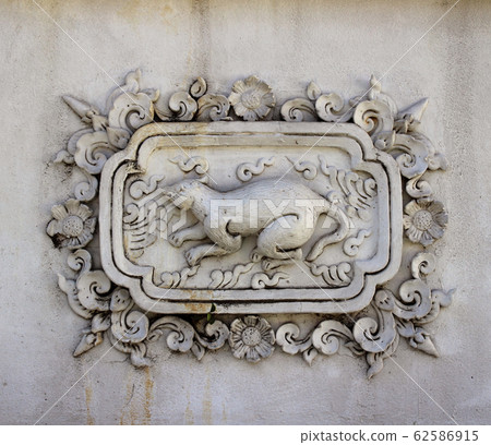 Stucco white sculpture decorative pattern wall Stucco white sculpture decorative pattern wall 62586915