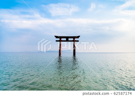 滋賀縣白羽神社的大鳥居湖 滋賀縣白羽神社的大鳥居湖 62587174