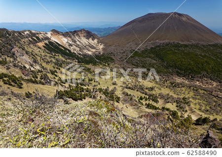 Mt.Asama and Yunohira seen from Kurofuyama ridge line 62588490