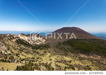 Mt.Asama and Yunohira seen from Kurofuyama ridge line 62588492