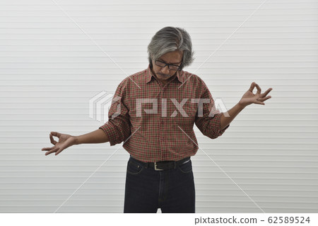 Business meditation concept 62589524