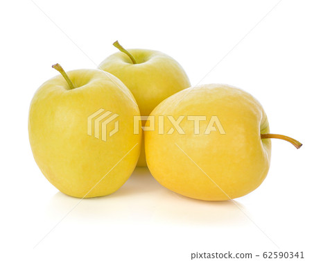 Fresh yellow apple isolated on white background 62590341