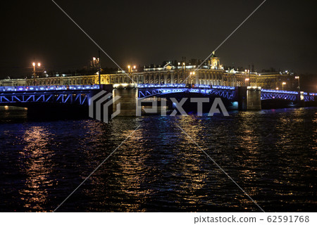 Palace Bridge at night. 62591768