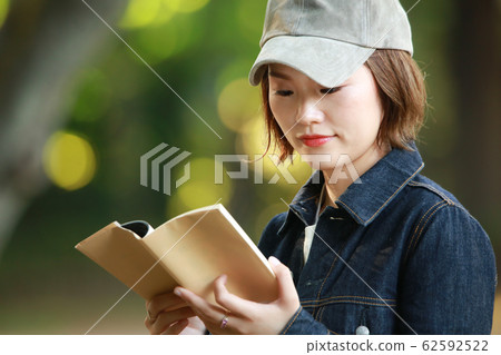 A woman reading A woman reading 62592522