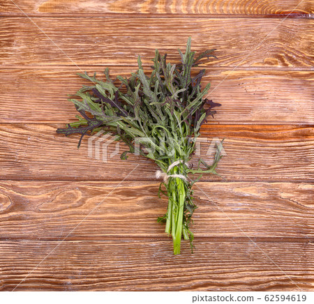 herbs hanging over wooden background 62594619