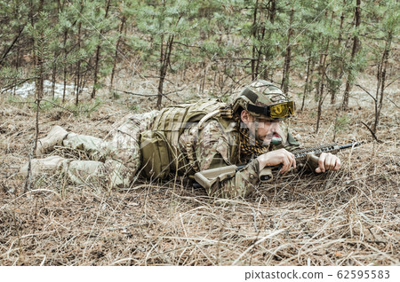 Handsome man in italian military uniform 62595583