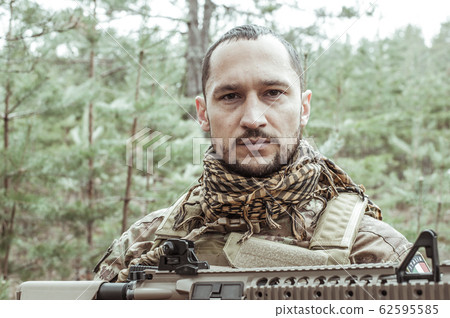 Handsome man in italian military uniform 62595585