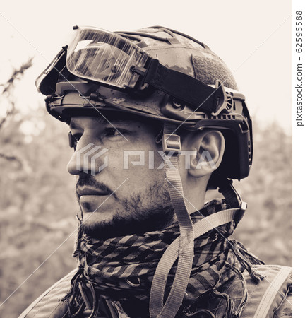 Handsome man in italian military uniform 62595588