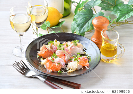 Carpaccio（意大利文，開胃菜，意大利菜，海鮮，扇貝，紅鯛魚，鮭魚，橄欖油 62599966