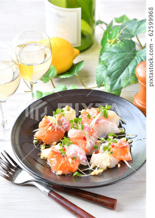 Carpaccio（意大利文，開胃菜，意大利菜，海鮮，扇貝，紅鯛魚，鮭魚，橄欖油 62599968