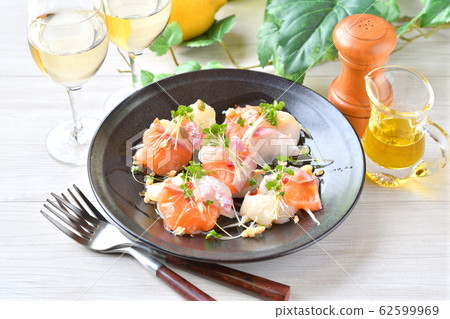 Carpaccio（意大利文，開胃菜，意大利菜，海鮮，扇貝，紅鯛魚，鮭魚，橄欖油 62599969