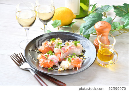 Carpaccio（意大利文，開胃菜，意大利菜，海鮮，扇貝，紅鯛魚，鮭魚，橄欖油 62599970