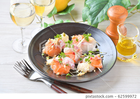 Carpaccio (Italian, appetizer, Italian, seafood, scallops, red snapper, salmon, olive oil 62599972