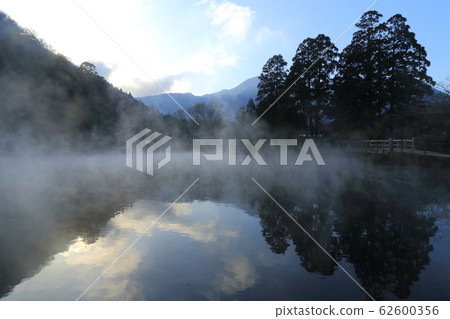 Winter Yufuin Lake Kinrin 62600356