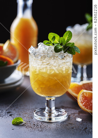 Cocktail with oranges 62602216