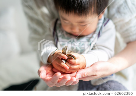 儲蓄兒童父母500日元硬幣 62602390