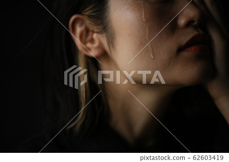 流淚的女人 流淚的女人 62603419