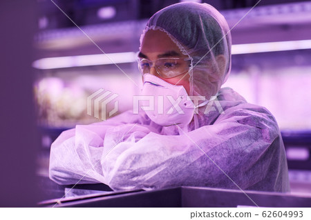 Scientist working with chemicals Scientist working with chemicals 62604993