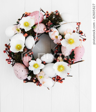 Easter holiday wreath Easter holiday wreath 62605827