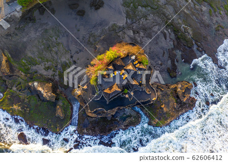 Aerial view of Tanah lot temple in Bali, Indonesia. 62606412