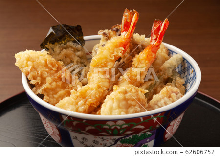 米飯和油炸魚碗 62606752